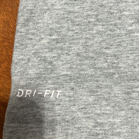 The Nike Tee Dri-Fit Size Large - Picture 8 of 9